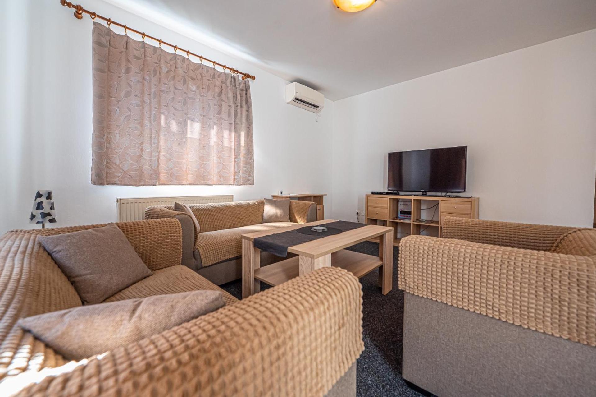 Xlsuite Apartment Comfort ピエシュチャニ 部屋 写真